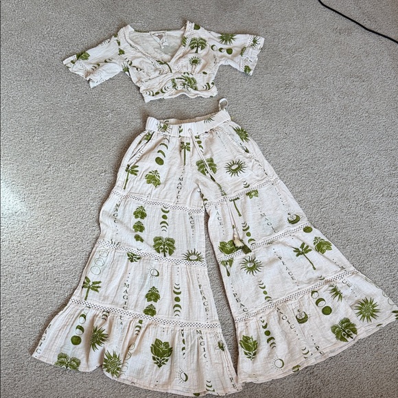 Women's set Cream and Green Patterned Wide-Leg Pants - Picture 3 of 15